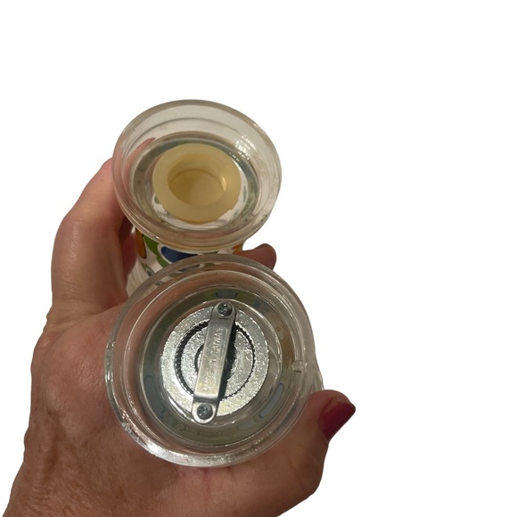 Tweety Bird Acrylic Salt and Pepper Shakers - Picture 4 of 5